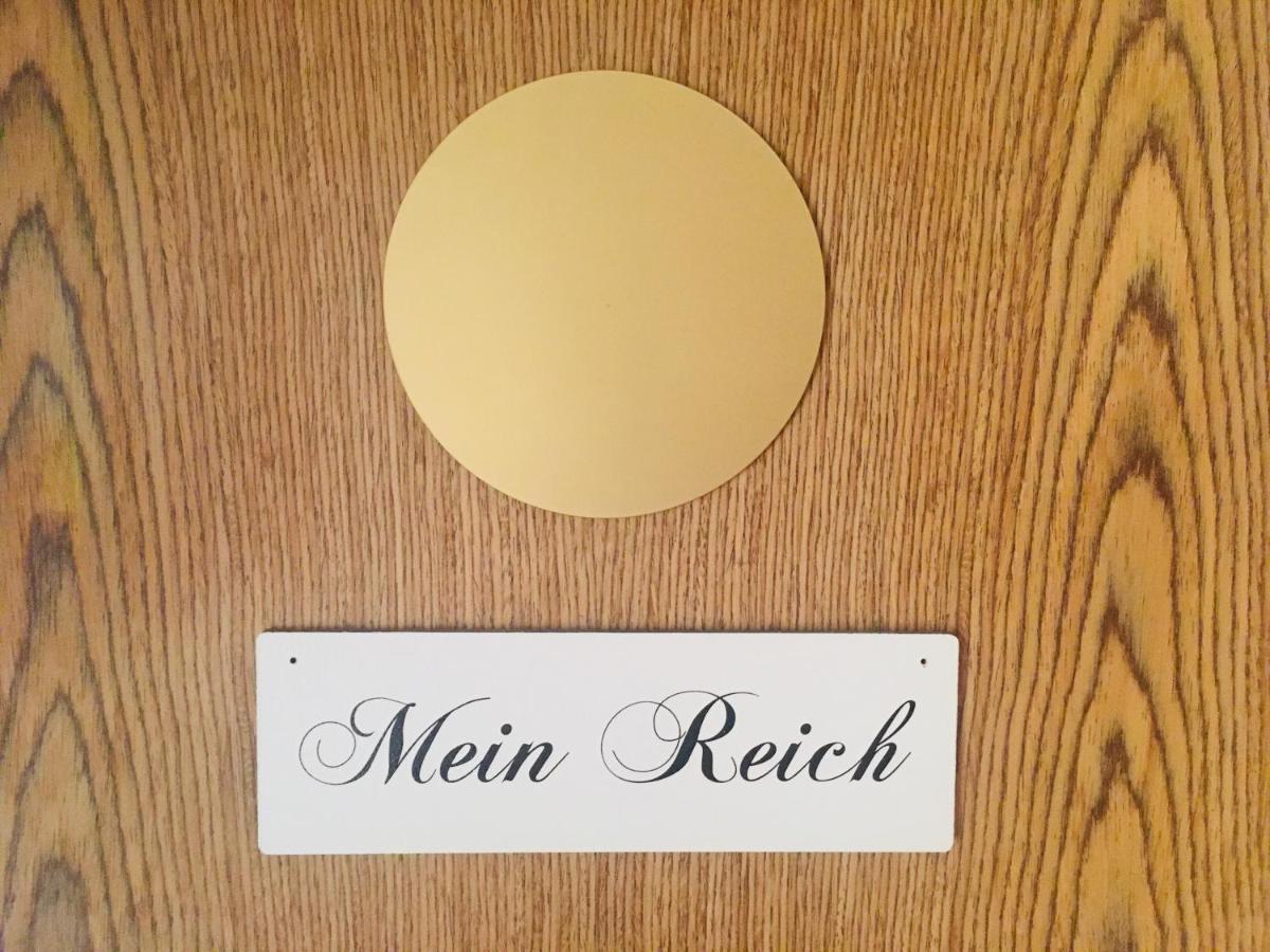 Familienapartment Mit Balkon Und Garten Apartment